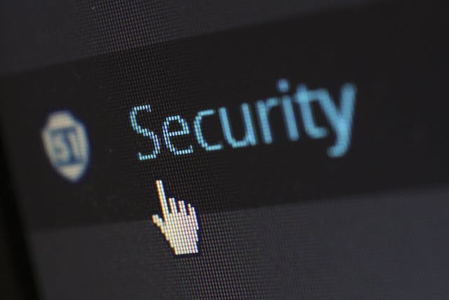 Imagem de tela de computador com a palavra "security" destacada.
